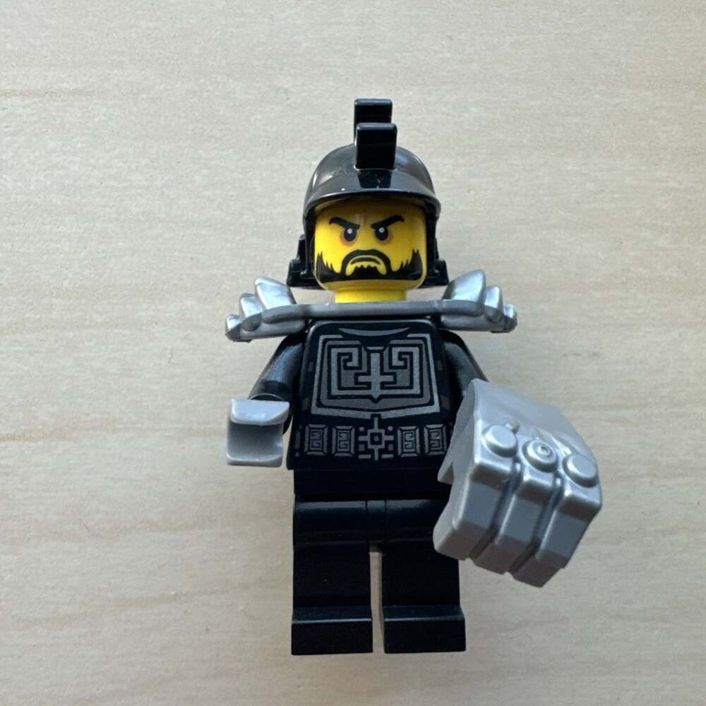 LEGO NINJAGO Tournament of Elements - Karlof w Fists Minifigure (njo0118a)